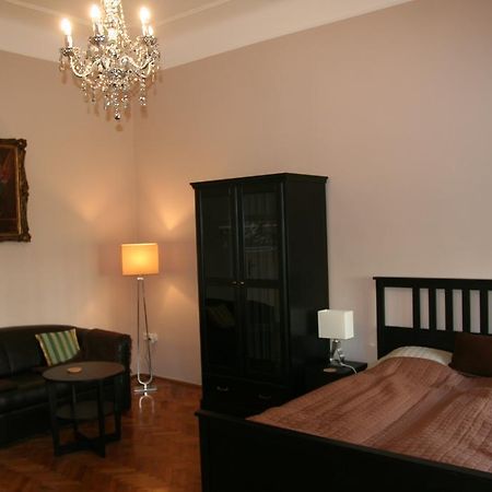 Diamonds Apartment With 2 Rooms Near Guzsdu Udvar Budapeste Exterior foto